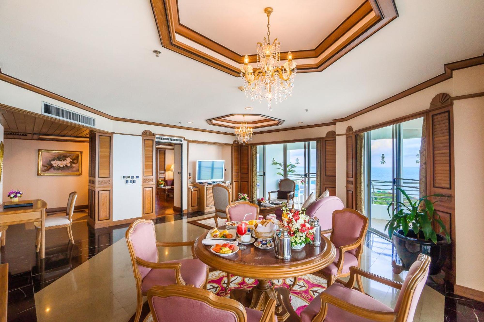 Royal Cliff Grand Hotel Pattaya Exterior photo
