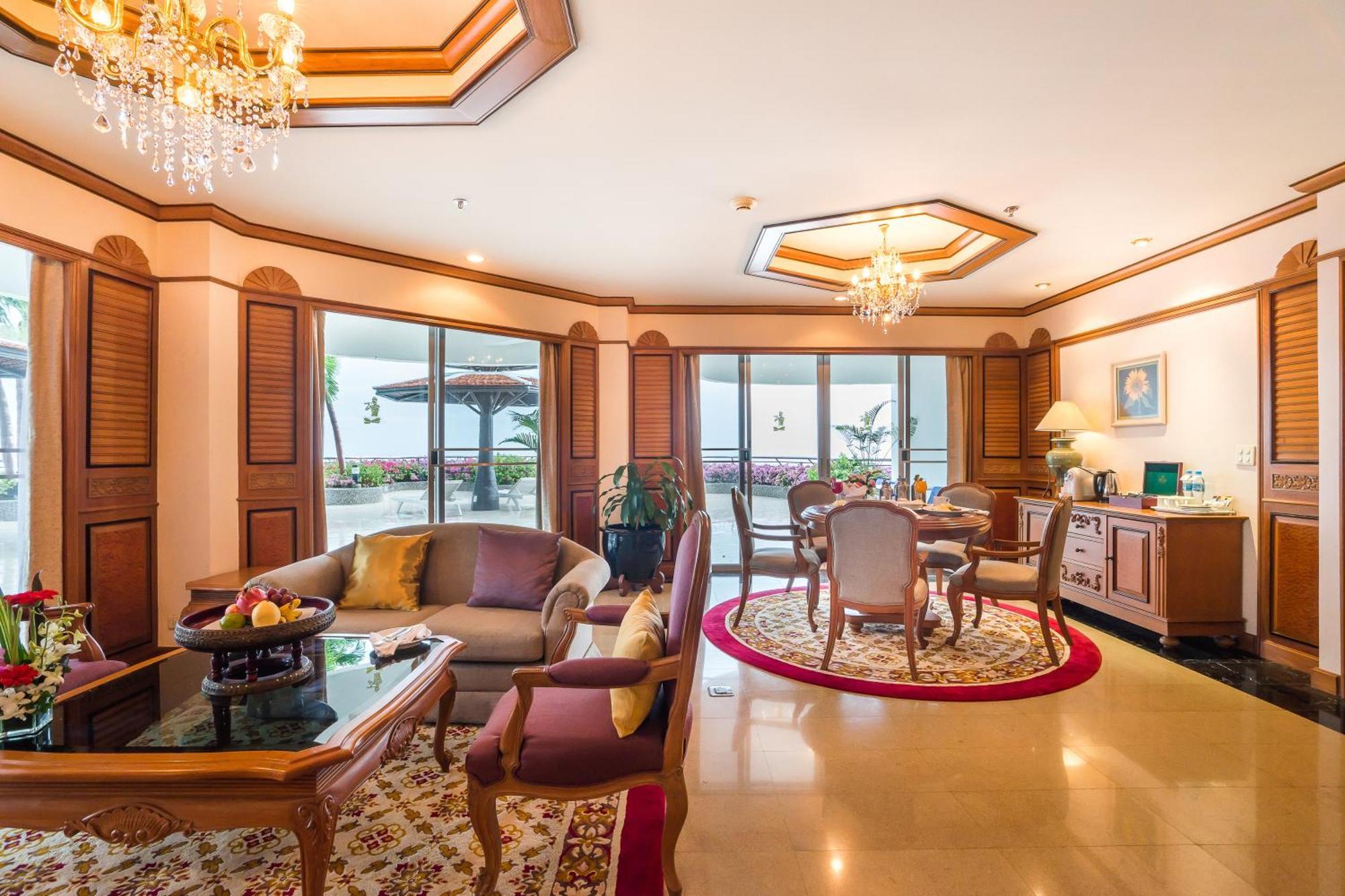 Royal Cliff Grand Hotel Pattaya Exterior photo
